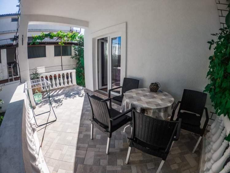 Apartmani Juricev Vodice Exteriör bild